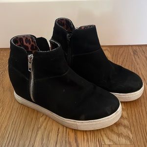 Steve Madden Suede Sneaker
